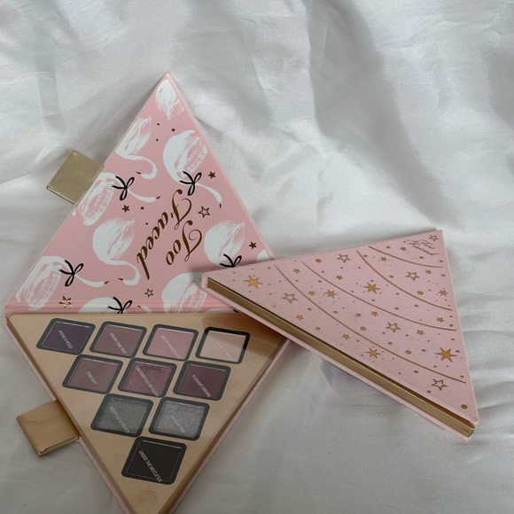 Too Faced Magnetic Eyeshadow Palette - Picture 2 of 3